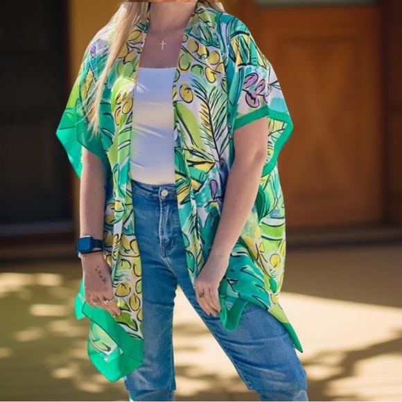 Kimono palm printed kimono has a satin feel Styline New Boutique - Picture 3 of 11